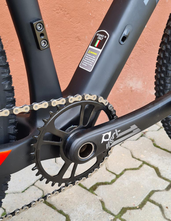 V1000 PRO Matt black red grey 1